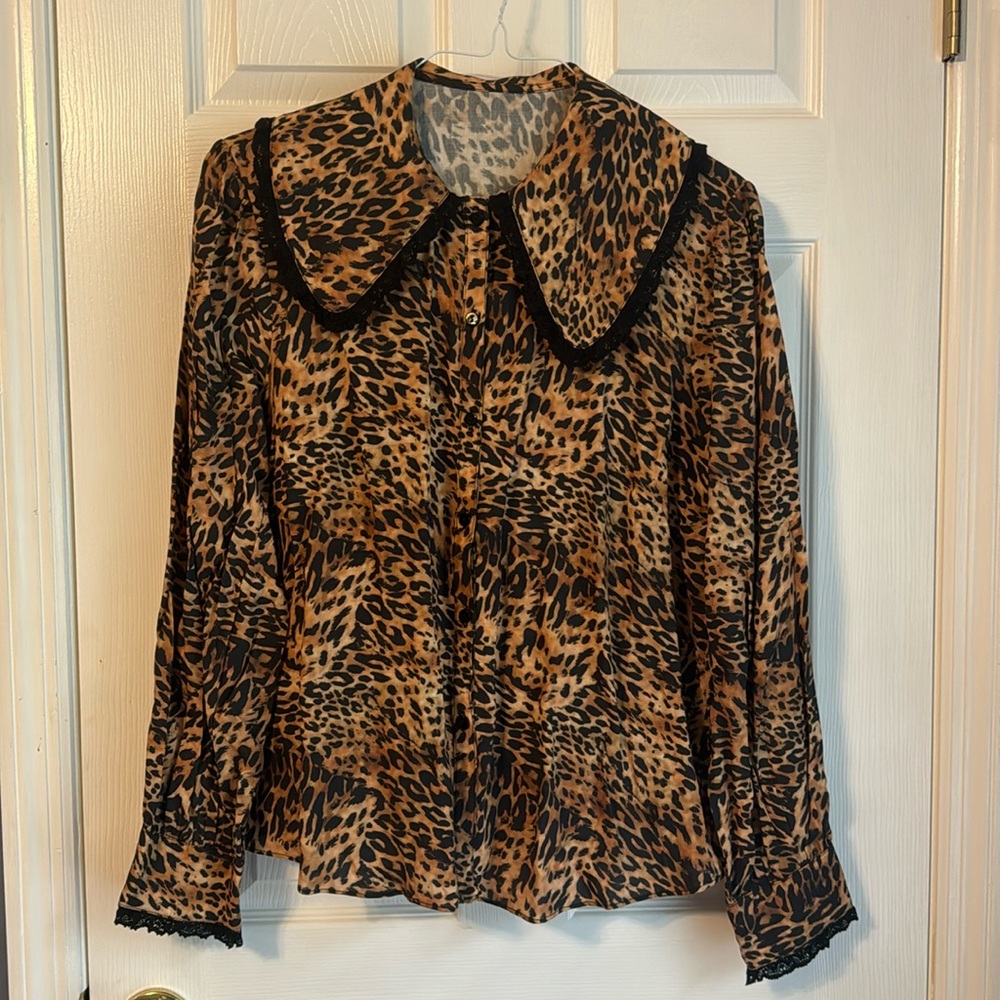 Lace trimmed leopard print button down